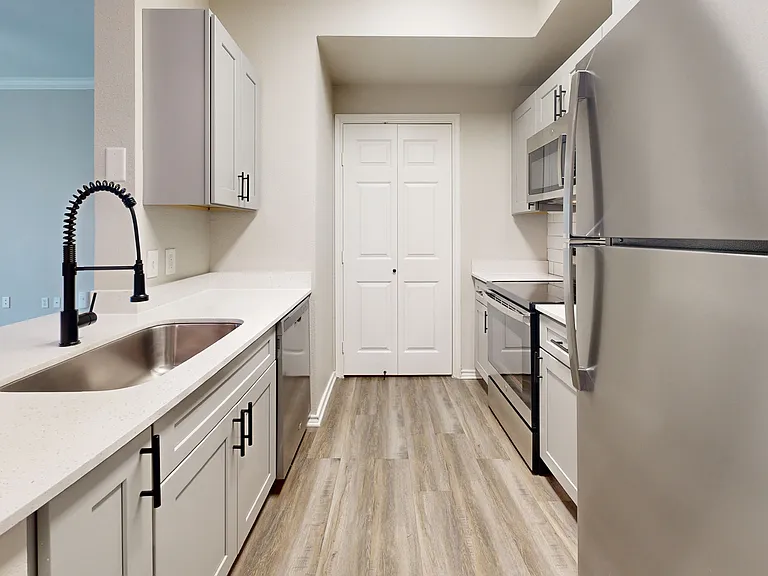 Lakeline Villas — Photo 113