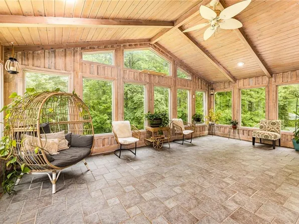 210 Apollo Dr, Mount Airy, NC 27030