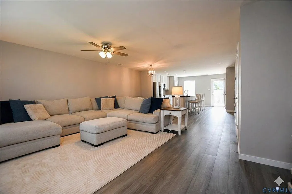 3 bed, 2.5 bath, 1504 sqft, $2,000 — Photo 3