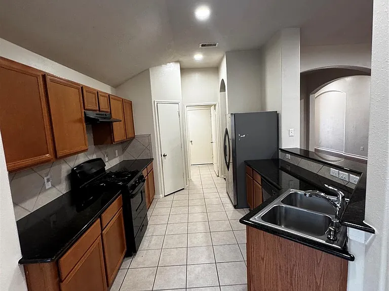 9311 Camelia Crest Ln — Photo 10