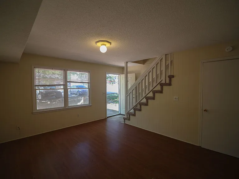 224 Charleston Ave — Photo 3