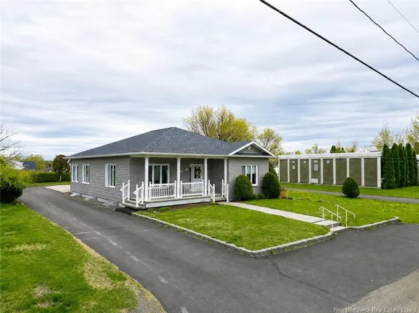 255 Chapel St, Grand Falls, NB E3Z 2M2