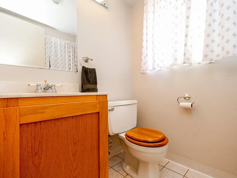 137 Edinburgh Way — Photo 12