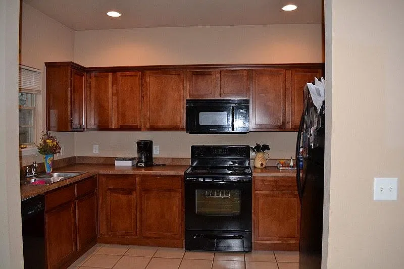 3 bed, 2.5 bath, 1700 sqft, $1,550 — Photo 3