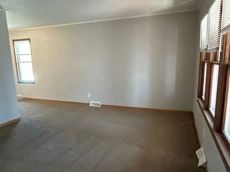 623 Maryland Ave E — Photo 4