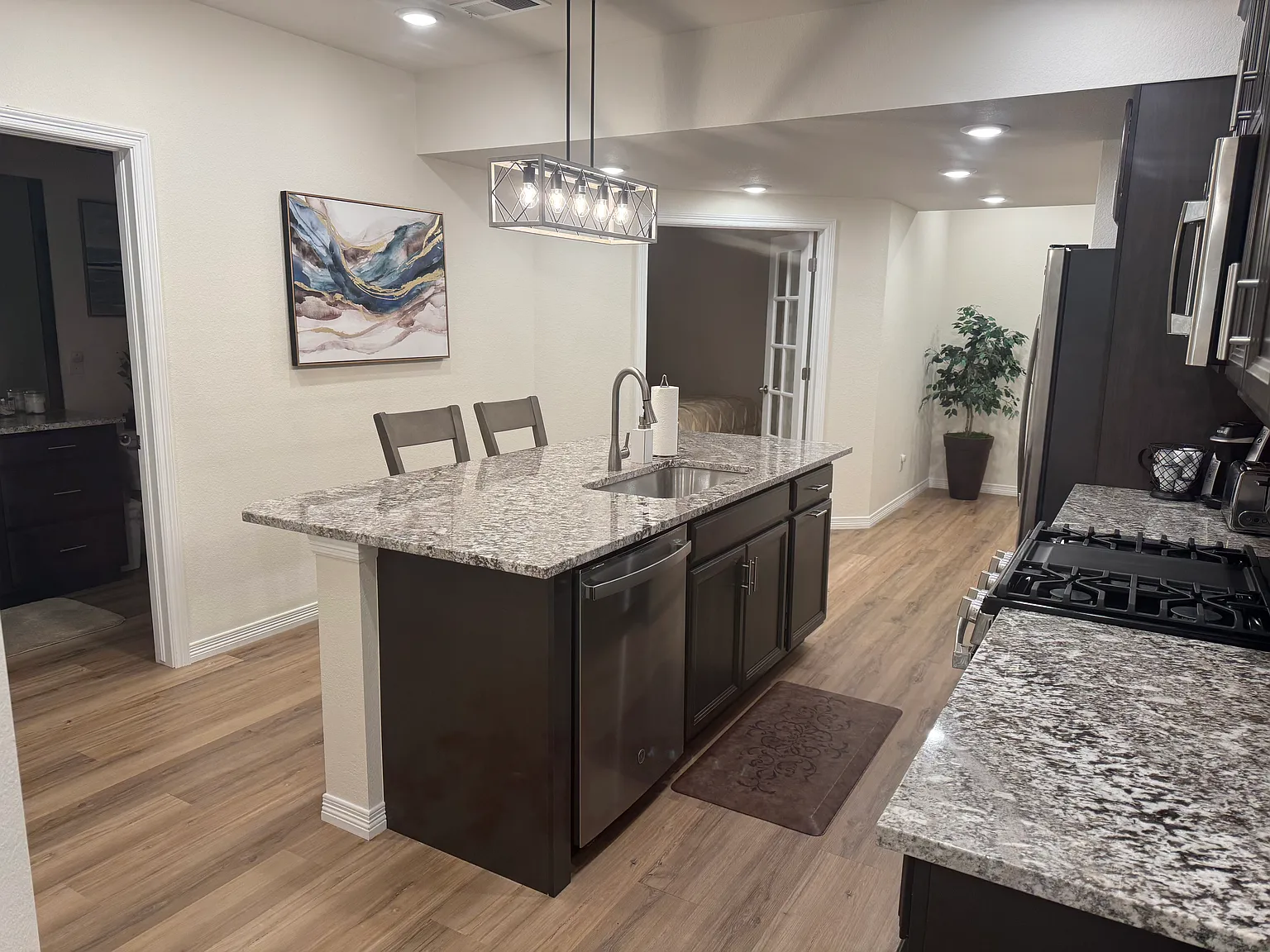 2 bed, 1700 sqft, $1,600 — Photo 2
