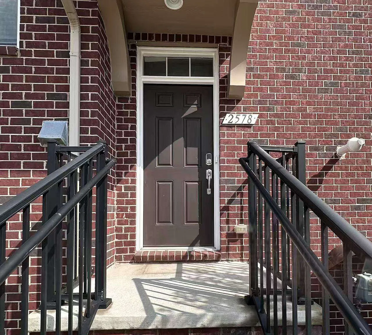 3 bed, 3.5 bath, 1960 sqft, $3,000 — Photo 1