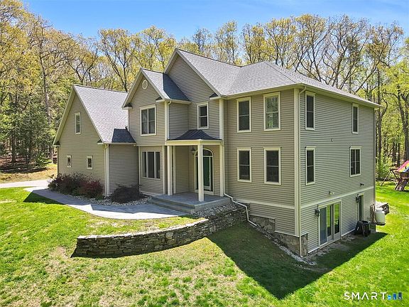 3rd image of 9 Gavin Drive