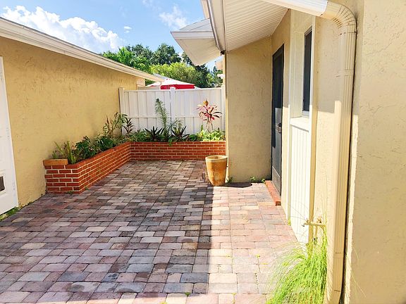 Front private courtyard