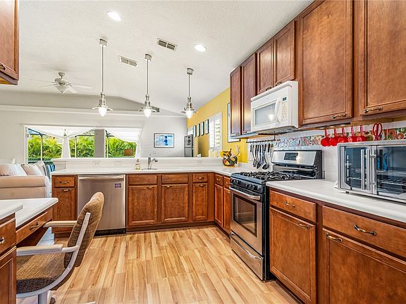 5th image of 522 S Valencia Cir SW