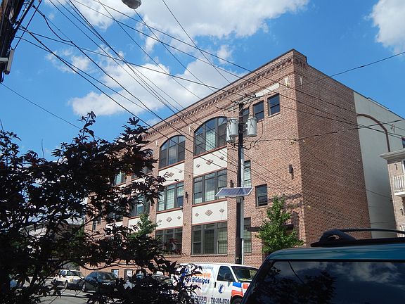 2nd image of 88 Saint Francis St #1407