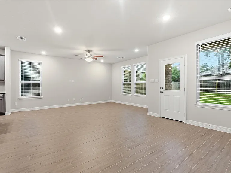 119 Buttonwood Ct — Photo 16