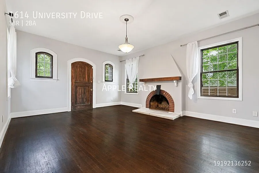 Building Photo - 1614 University Dr