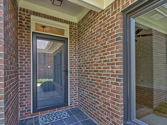 5th image of 25 Southbury Ln