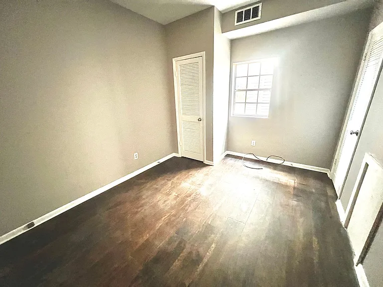 542 5th Avenue (Full Service) — Photo 9