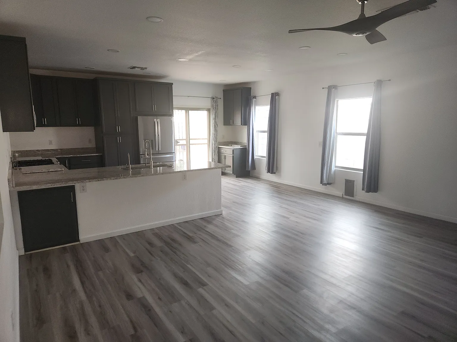 3 bed, 1423 sqft, $2,595 — Photo 4