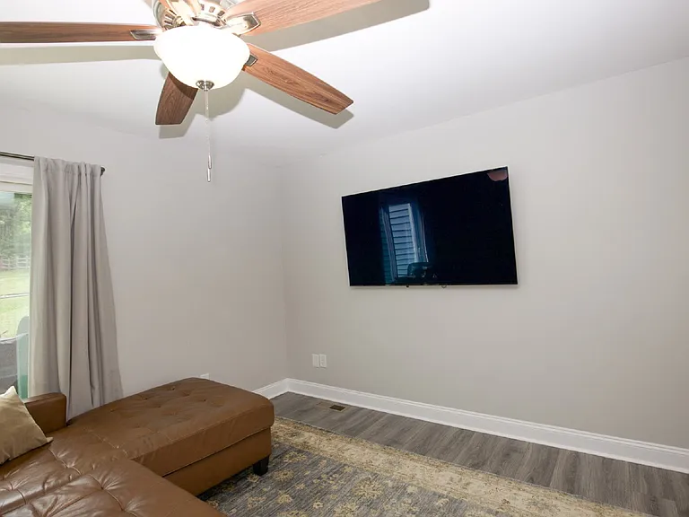 704 Pinecrest St — Photo 5