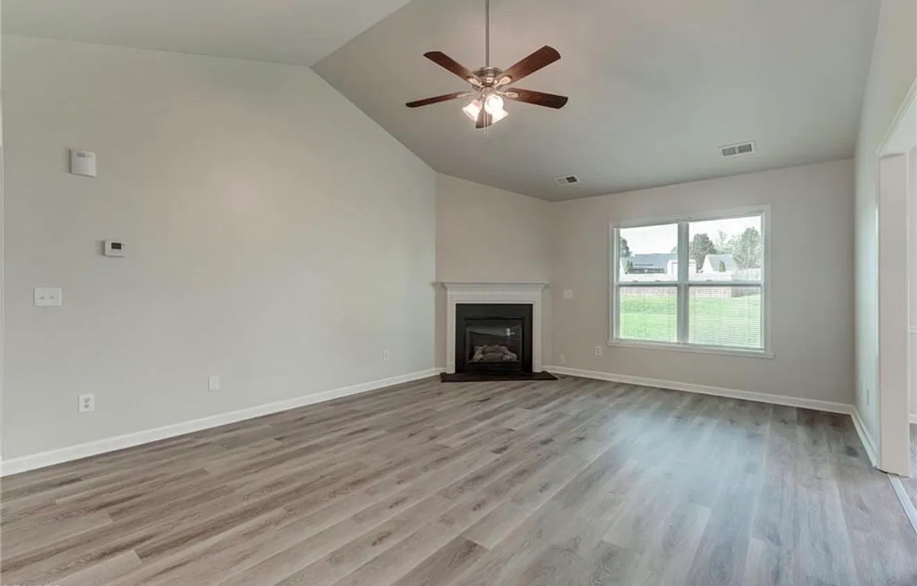 3 bed, 1201 sqft, $2,000 — Photo 2