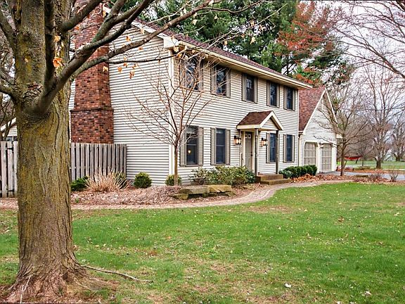 2nd image of 680 N Greenbrook Cir