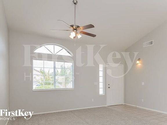 5th image of 127 Tamarack Dr