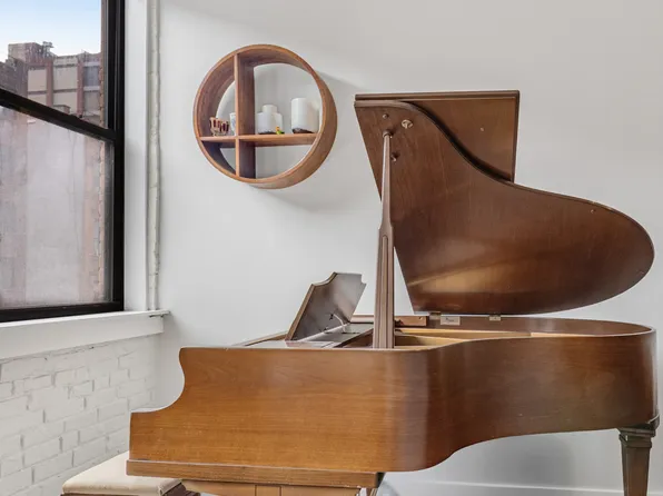 521 West 47th Street 3A image 3 of 9