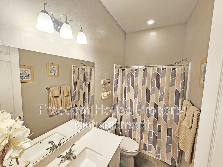 4901 Fairwood Ct — Photo 12
