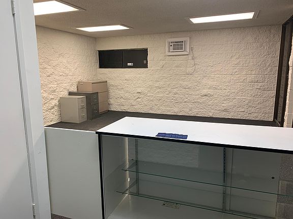2nd image of 640 W 7th St