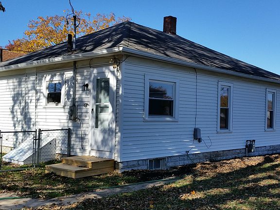 2nd image of 815 Elm St