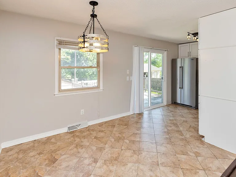 3815 Hillcrest Dr — Photo 10