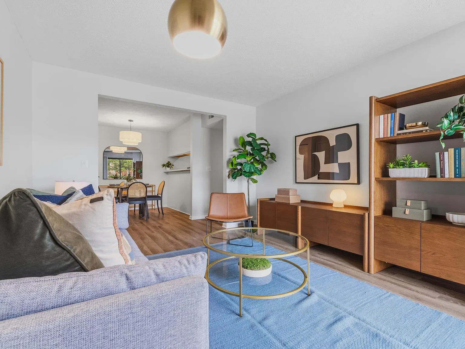 Lakeview Apartments — Photo 4