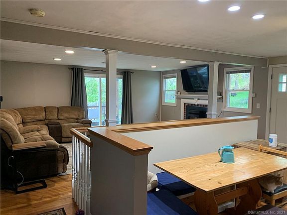 5th image of 30 Fox Hill Dr