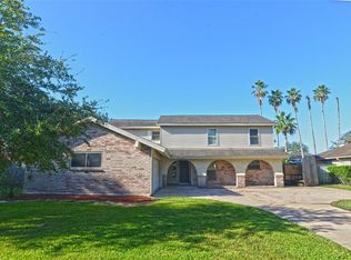 403 Inwood Dr, Friendswood, TX 77546