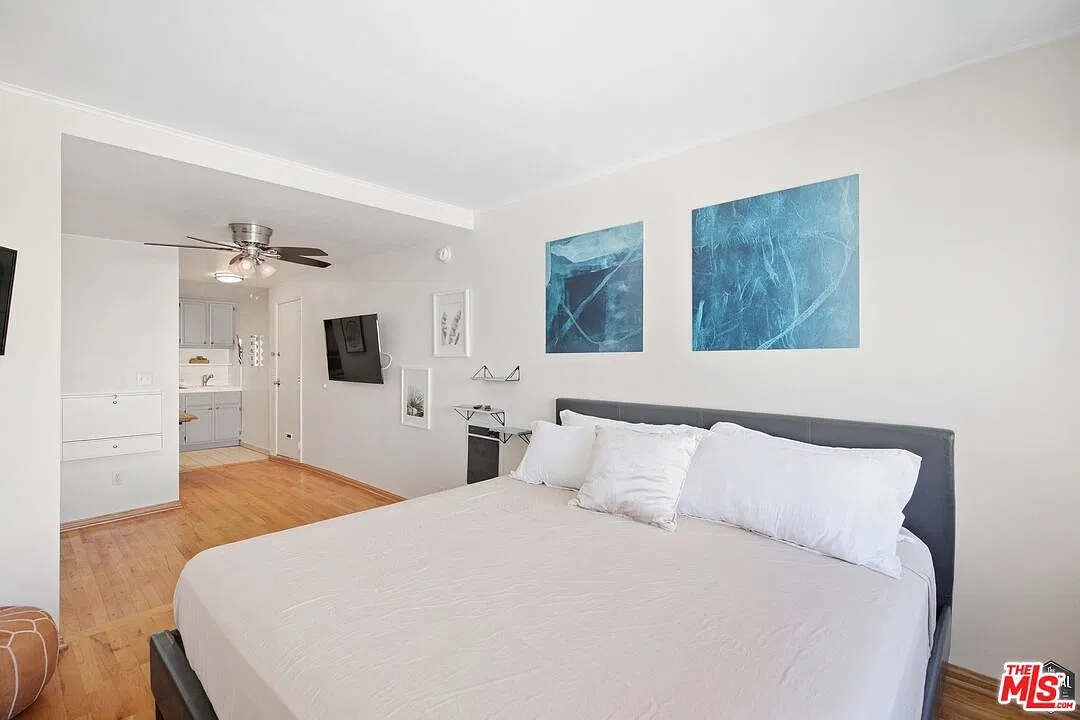 Studio, 1.0 bath, 425 sqft, $1,749 — Photo 3