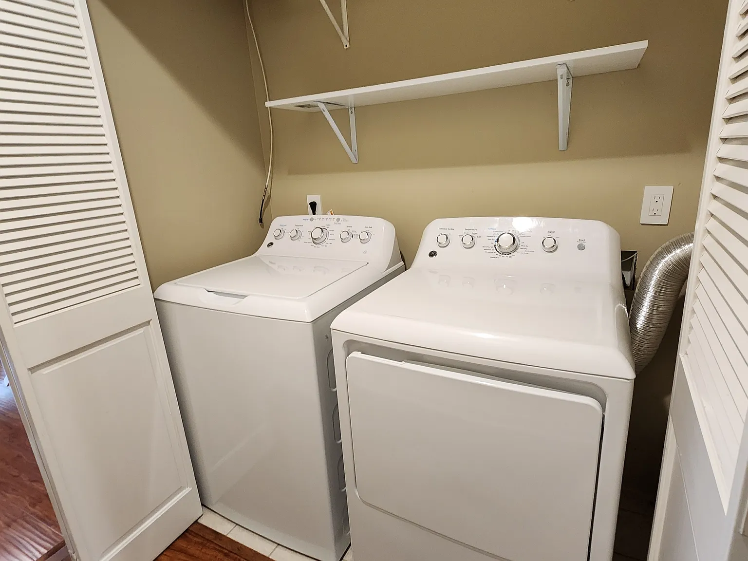 2 bed, 1016 sqft, $4,200 — Photo 2