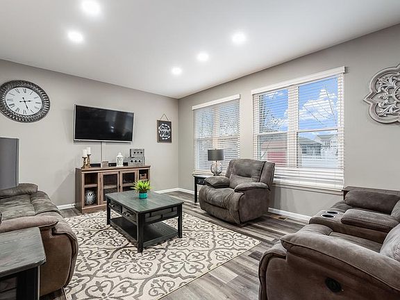 3rd image of 7707 Boxwood Ln