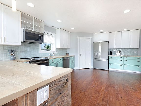 3rd image of 15224 Newbold St
