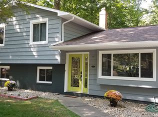 8739 Hilltop Dr, Mentor, OH 44060