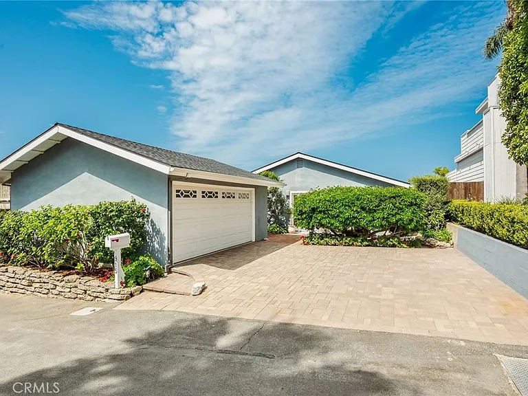 915 Miramar St — Photo 1