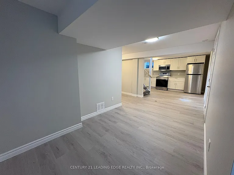 22 Greenwood Ave #LOWER — Photo 5