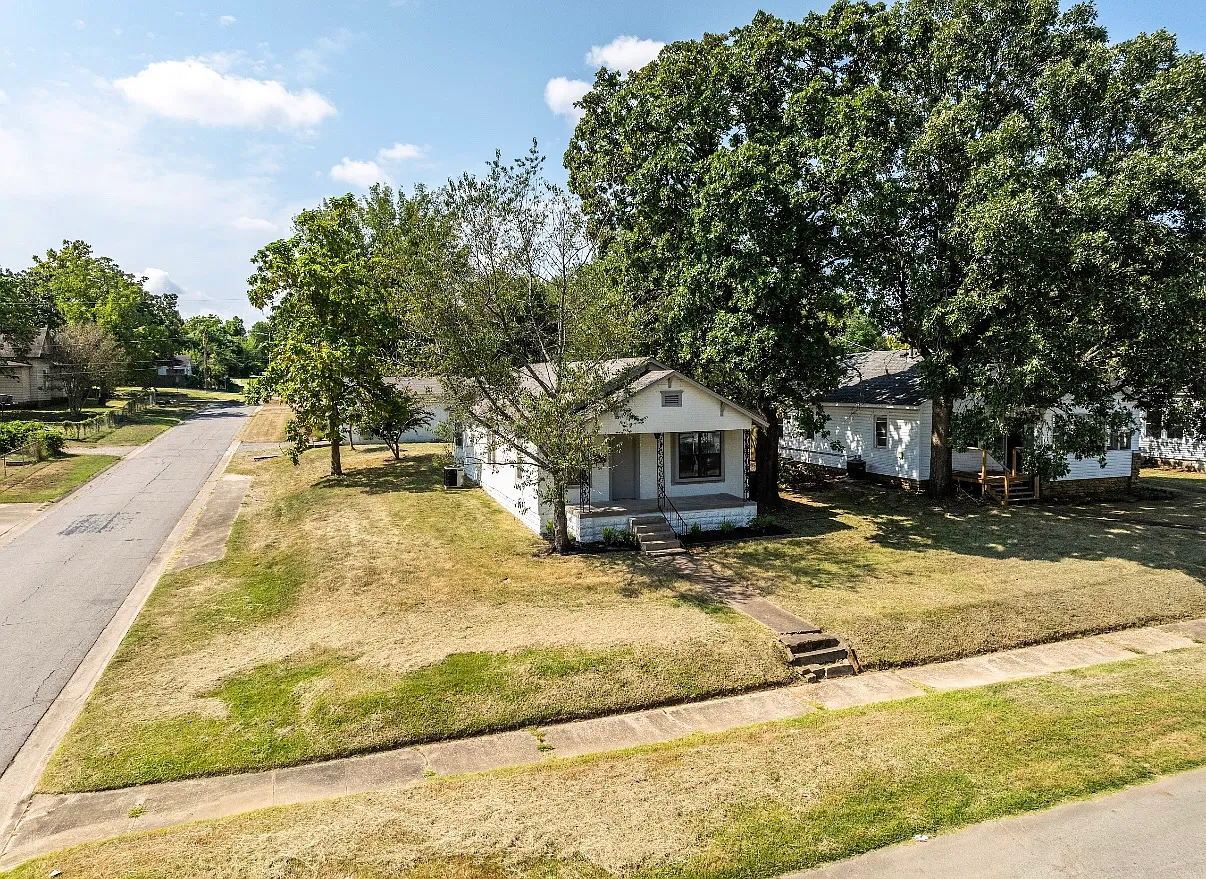 3 bed, 1384 sqft, $1,295 — Photo 2
