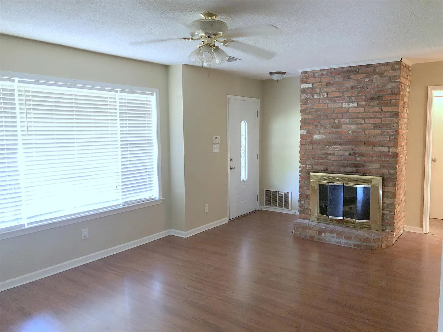 504 Ridgewood Lane — Photo 2
