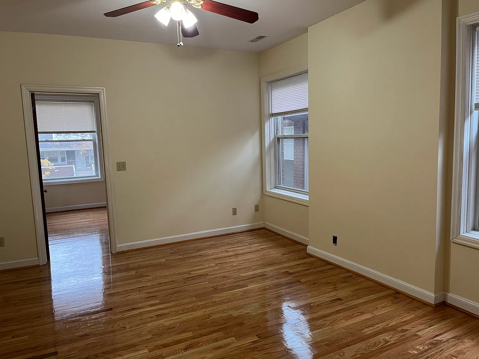 2 bed, 980 sqft, $1,050 — Photo 3