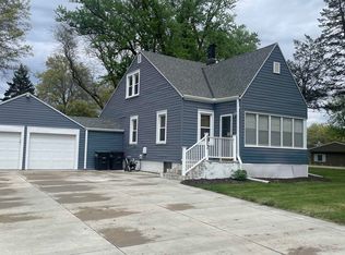 5802 Potter St, Omaha, NE 68152
