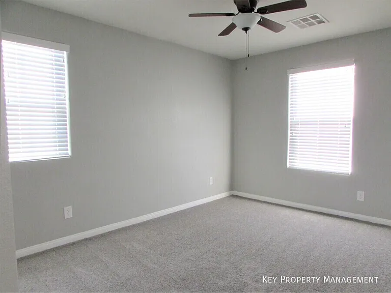 2021 Brush Stroke St — Photo 15