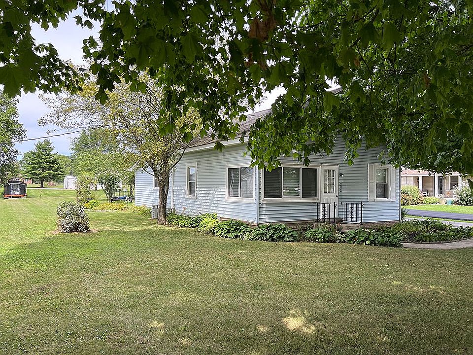 1st image of 202 E Main St