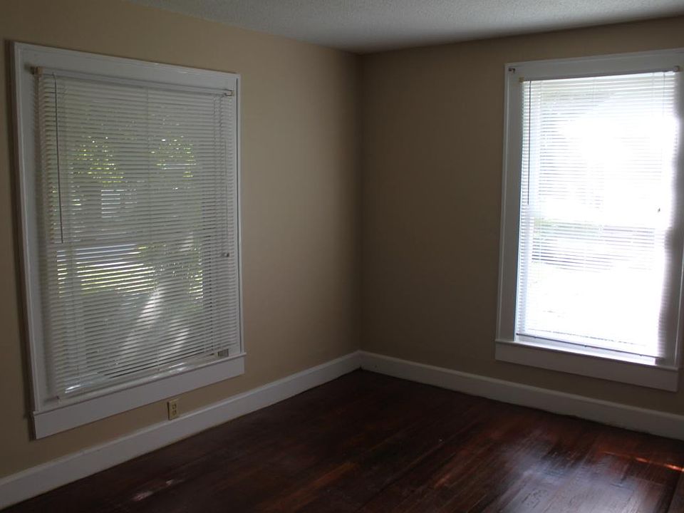 2nd image of 565 Englewood St NE