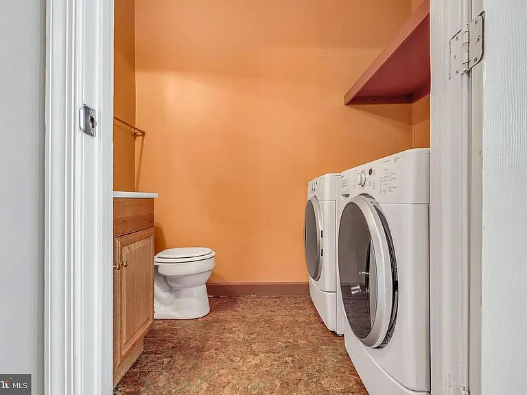 6581 Ewald Ct — Photo 18