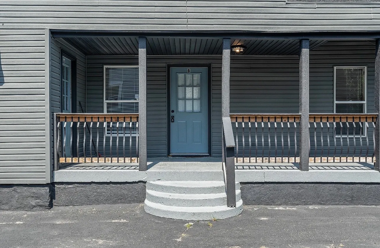 2415 Broadway St - Unit B — Photo 1