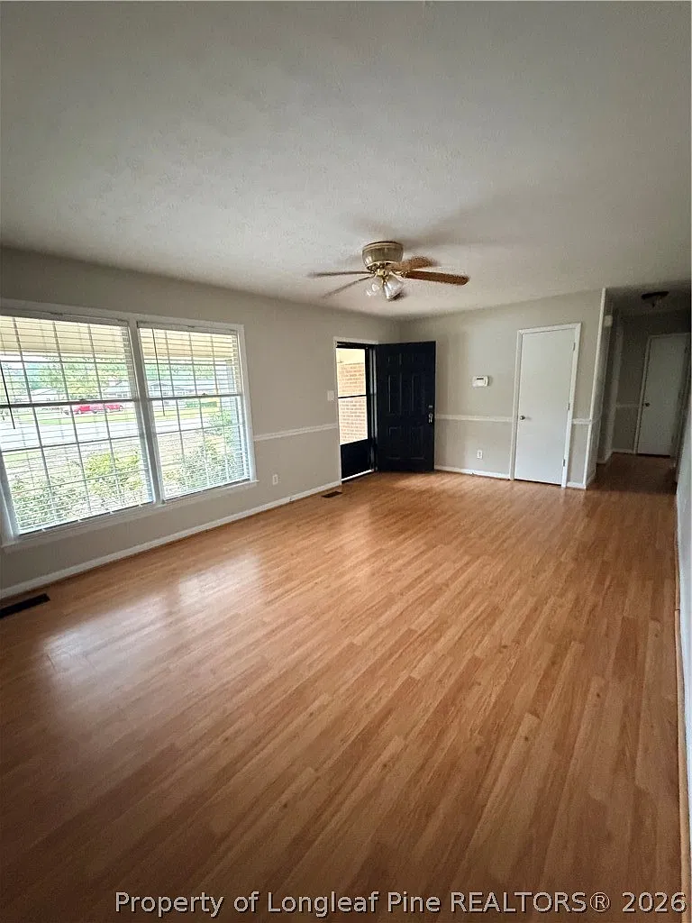 3 bed, 1.5 bath, 1078 sqft, $1,075 — Photo 3