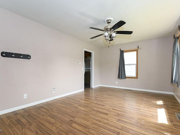 4th image of 47 Woodlawn Ave S